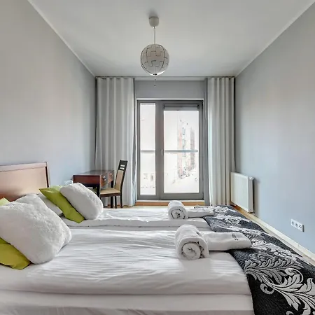 By The River In With Pool, Sauna & Gym By Renters 3* Gdaňsk