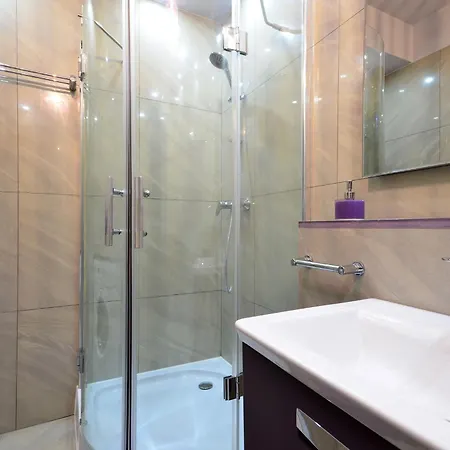 By The River In With Pool, Sauna & Gym By Renters