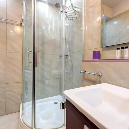 By The River In With Pool, Sauna & Gym By Renters 3*