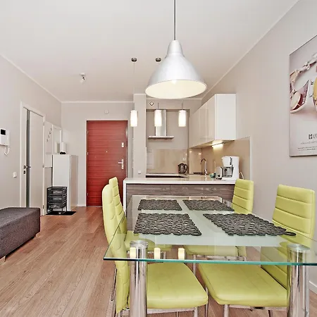 By The River In With Pool, Sauna & Gym By Renters Gdaňsk