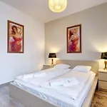 Ξενοδοχείο με διαμερίσματα By The River In With Pool, Sauna & Gym By Renters