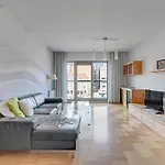 Ξενοδοχείο με διαμερίσματα By The River In With Pool, Sauna & Gym By Renters