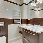 Ξενοδοχείο με διαμερίσματα By The River In With Pool, Sauna & Gym By Renters 3*