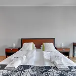 By The River In With Pool, Sauna & Gym By Renters Ξενοδοχείο με διαμερίσματα