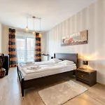 By The River In With Pool, Sauna & Gym By Renters Ξενοδοχείο με διαμερίσματα