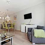 Ξενοδοχείο με διαμερίσματα By The River In With Pool, Sauna & Gym By Renters Γκντανσκ