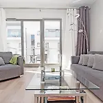 By The River In With Pool, Sauna & Gym By Renters 3*