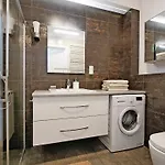 Ξενοδοχείο με διαμερίσματα By The River In With Pool, Sauna & Gym By Renters 3*