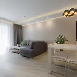 Ξενοδοχείο με διαμερίσματα By The River In With Pool, Sauna & Gym By Renters Γκντανσκ