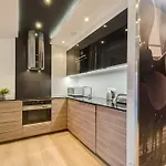 Ξενοδοχείο με διαμερίσματα By The River In With Pool, Sauna & Gym By Renters 3*