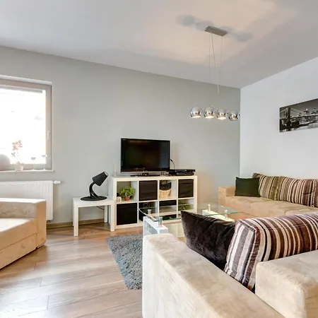 Economy Dom & House By The River In With Pool, Sauna And Gym Apartamento *