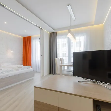 By The River In With Pool, Sauna & Gym By Renters Gdańsk