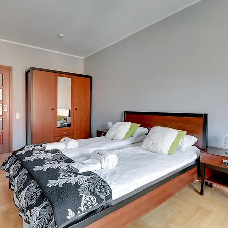 Dom & House By The River In With Pool, Sauna And Gym Apartahotel