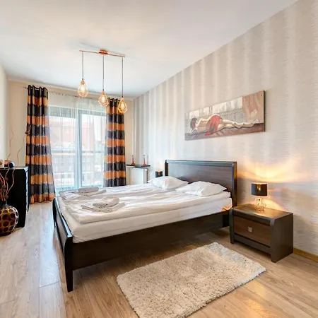 Economy Dom & House By The River In With Pool, Sauna And Gym Apartamento