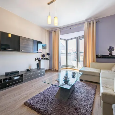 Economy Dom & House By The River In With Pool, Sauna And Gym Apartamento *