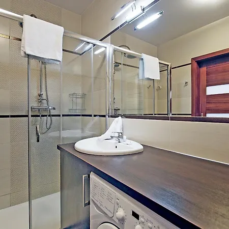 By The River In With Pool, Sauna & Gym By Renters 3* Gdańsk