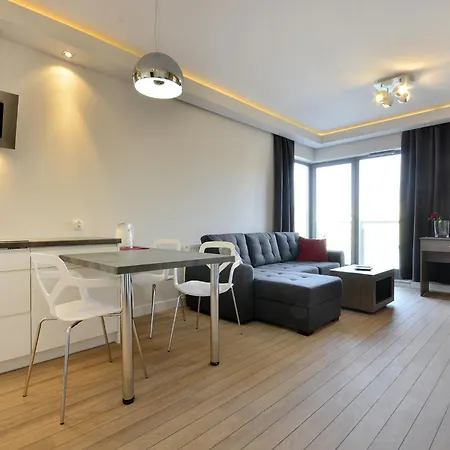 Economy Dom & House By The River In With Pool, Sauna And Gym Apartamento *