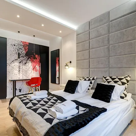 Dom & House By The River In With Pool, Sauna And Gym