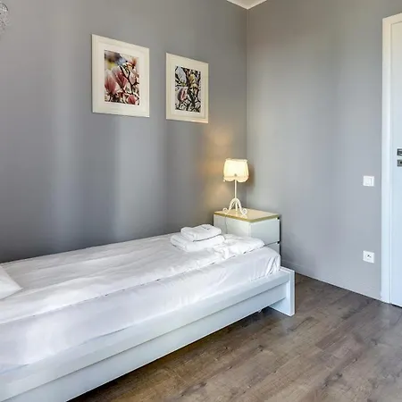 Apartahotel Dom & House By The River In With Pool, Sauna And Gym