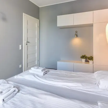 Dom & House By The River In With Pool, Sauna And Gym Apartahotel 3*