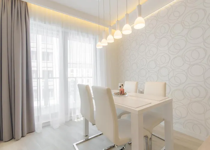 By The River In With Pool, Sauna & Gym By Renters