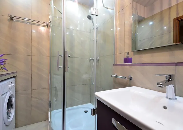 By The River In With Pool, Sauna & Gym By Renters