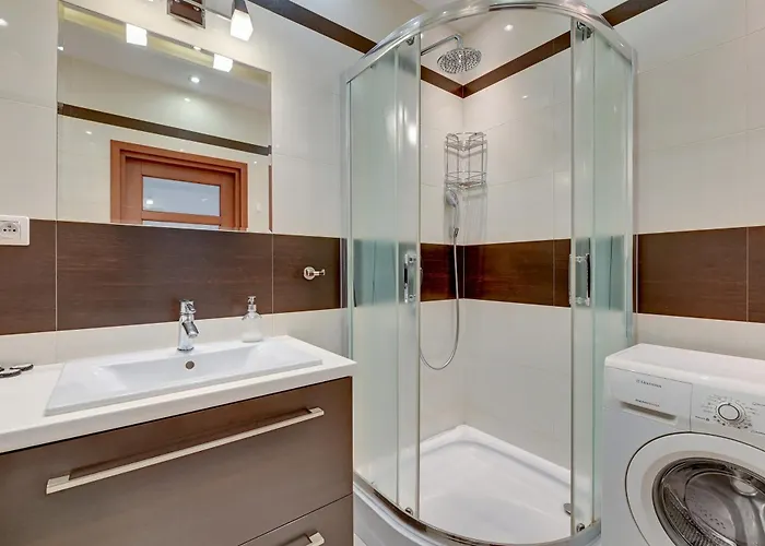 By The River In With Pool, Sauna & Gym By Renters 公寓式酒店 3*