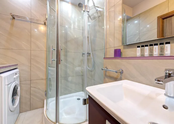 By The River In With Pool, Sauna & Gym By Renters 3*