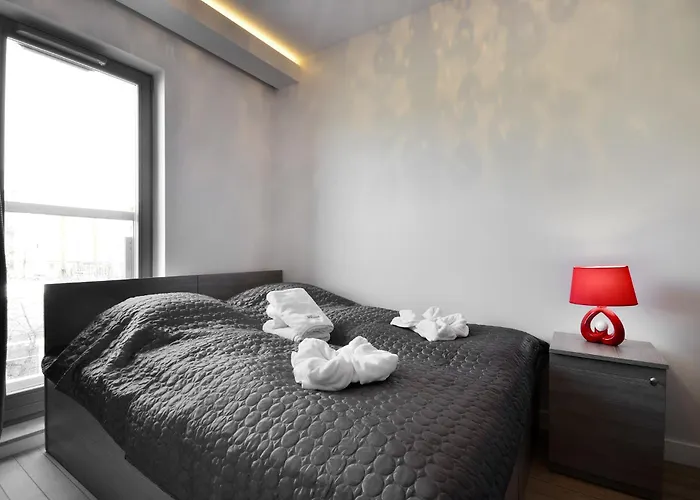 By The River In With Pool, Sauna & Gym By Renters