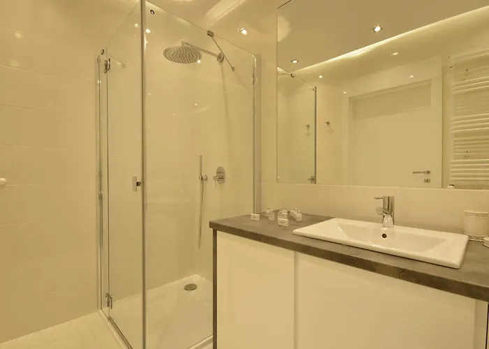 By The River In With Pool, Sauna & Gym By Renters 公寓式酒店