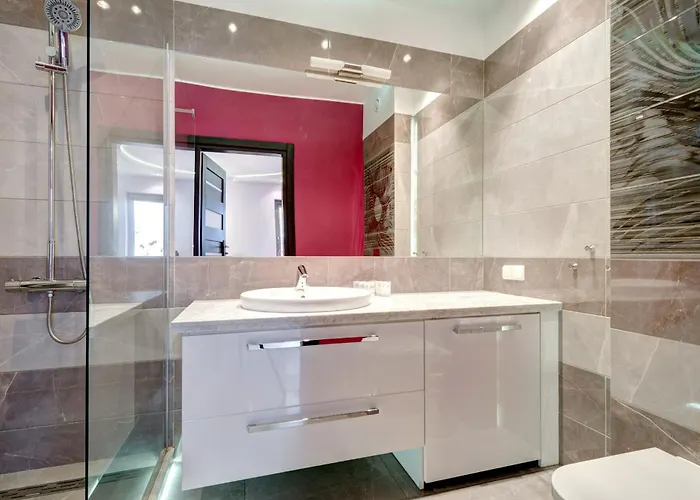 By The River In With Pool, Sauna & Gym By Renters 格但斯克