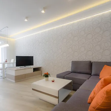By The River In With Pool, Sauna & Gym By Renters Gdańsk