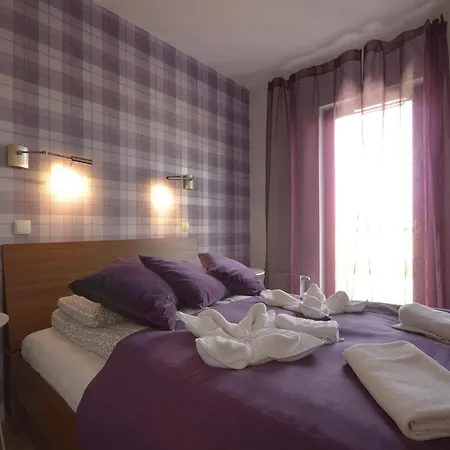 By The River In With Pool, Sauna & Gym By Renters Gdańsk
