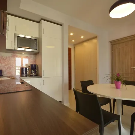 Appart hôtel By The River In With Pool, Sauna & Gym By Renters 3*