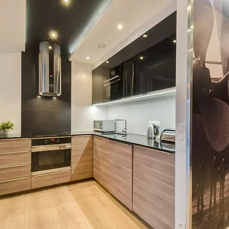 Appart hôtel By The River In With Pool, Sauna & Gym By Renters 3*